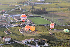 Saint Emilion : terrain d'envol des montgolfières | Photo 33-bordeaux.com
