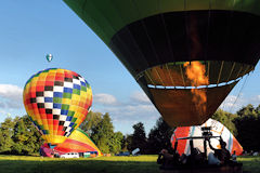 Saint Emilion, bruleur d'une montgolfière en action | Photo 33-bordeaux.com