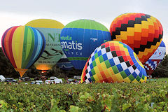 Les montgolfières à côté des vignes de Saint Emilion | Photo 33-bordeaux.com
