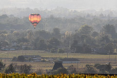 Saint Emilion : montgolfière en contrejour