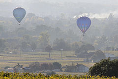Saint Emilion 2 montgolfières dans la vallée de la Dordogne
