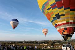 3 montgolfières dans le ciel de Saint Emilion