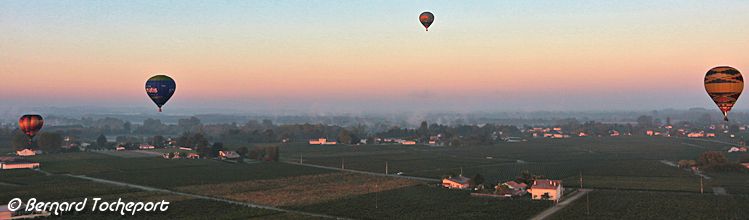 Montgolfières au lever du soleil