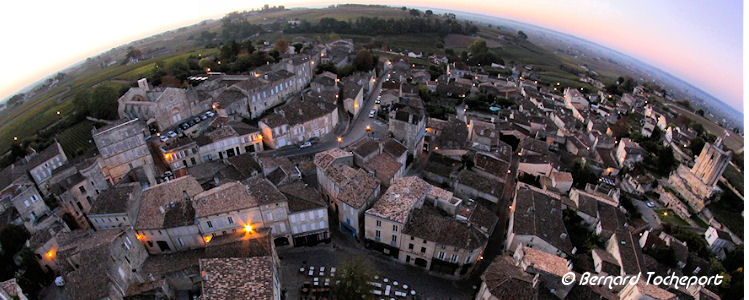 Vision grand angle de Saint Emilion depuis le clocher