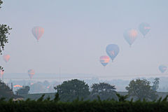 2017 les montgolfières dans le ciel de Saint Emilion | 33-bordeaux.com