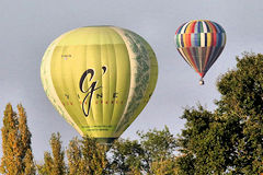 2018 Montgolfiades de Saint Emilion - 2 ballons au décollage  | Photo Philippe GIRET