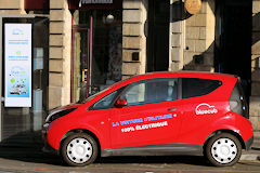 BLUECUB rouge, voiture utilitaire électrique en libre service à Bordeaux -  photo 33-bordeaux.com