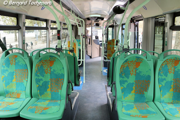 Aménagement intérieur Heuliez Bus électrique couleur RATP | photo Bernard Tocheport