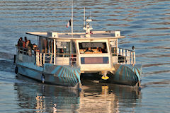 Batcub bateau bus sur la Garonne à Bordeaux | 33-bordeaux.com