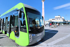 Avant du BHNS METTIS et tram place de la Victoire à Bordeaux  | photo 33-bordeaux.com