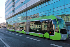 Avant du BHNS METTIS et tram place de la Victoire à Bordeaux  | photo 33-bordeaux.com