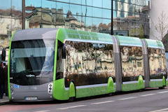 Avant du BHNS METTIS et tram place de la Victoire à Bordeaux  | photo 33-bordeaux.com