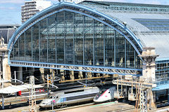 Gare Saint Jean Bordeaux trains TGV et grande verrière rénovée | photo Bernard Tocheport