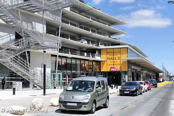 Façade et parking minute Gare Saint Jean Bordeaux rue des Terres de Borde | Photo Bernard Tocheport