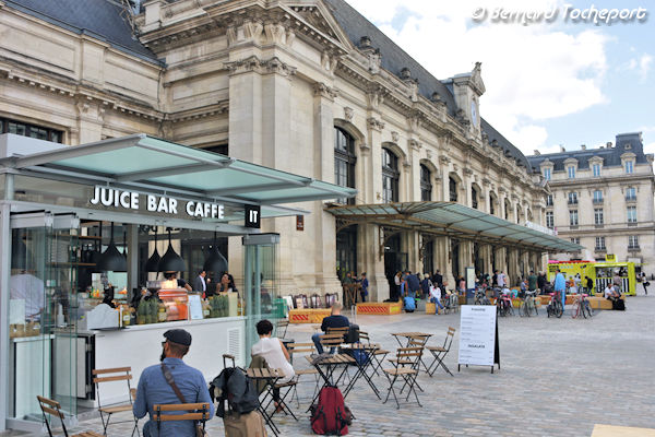 Commerces sur le parvis de la Gare  Bordeaux Saint Jean | Photo Bernard Tocheport