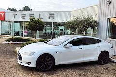 Model S,  automobile électrique devant l'agence TESLA de Mérignac | photo 33-bordeaux.com