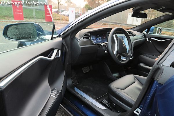 intérieur de la tesla model s - photo 33-bordeaux
