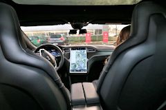 Intérieur et tableau de bord de la voiture életrique TESLA Model S | photo 33-bordeaux.com