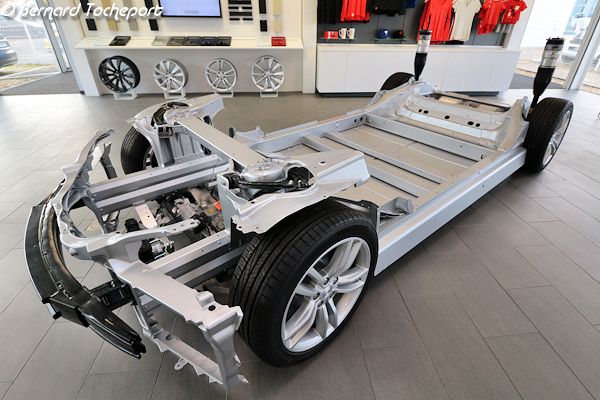 Châssis et cellules de batterie de la TESLA Model S  | photo 33-bordeaux.com