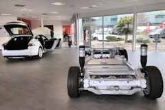 Châssis et Model S TESLA en présentation | photo 33-bordeaux.com