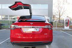 Model X Tesla SUV électrique | Photo 33-bordeaux.com