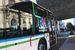 Autobus avec nouvel habillage TBM - Transports Bordeaux Métropole | Photo 33-bordeaux.com