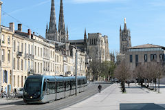 Tram de Bordeaux rue des frères Bonies -  photo 33-bordeaux.com