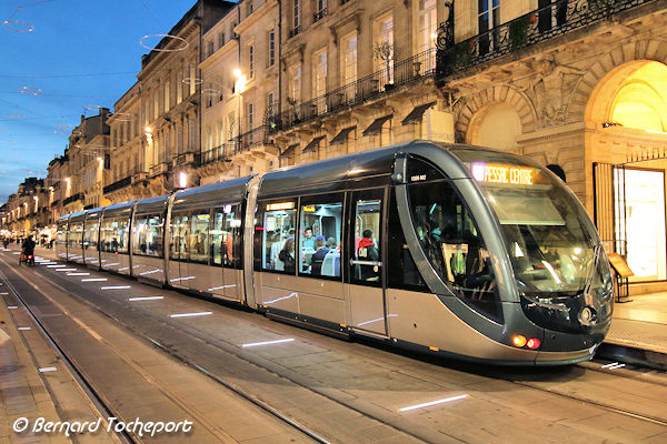 Eclairage diodes du tram de Bordeaux cours de l'Intendance| Photo Bernard Tocheport