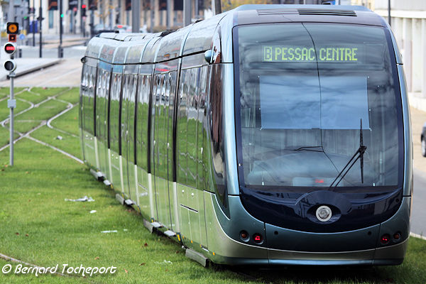 Tramway de Bordeaux circulant sur la ligne B | Photo Bernard Tocheport
