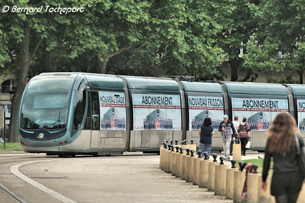 Tram publicité abonnements foot Girondins de Bordeaux | Photo Bernard Tocheport