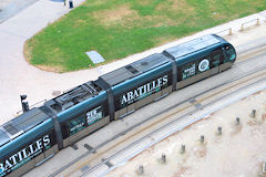 Vue plongeante du tram avec publicité pour l'eau des Abatilles  -  photo 33-bordeaux.com