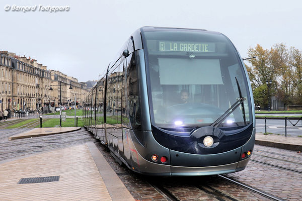 Bordeaux porte de Bourgogne tram ligne A destination La Gardette | Photo Bernard Tocheport