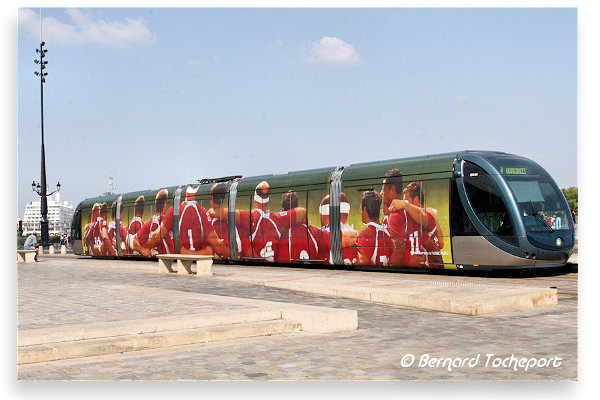 Bordeaux tram ligne C habillage rugby place de la bourse | Photo Bernard Tocheport