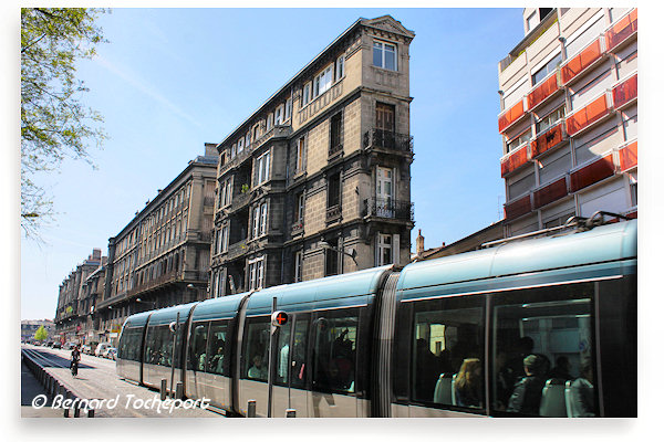 Bordeaux le tram ligne B circulant cours Pasteur | Photo Bernard Tocheport