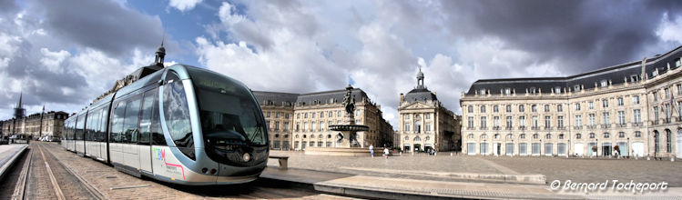 Tramway place de la Bourse à Bordeaux | Photo Bernard Tocheport