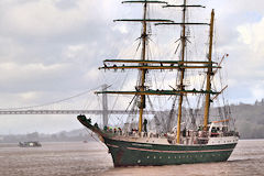 Le 3 mâts Alexander Von Humbolt 2 devant le pont d'Aquitaine à Bordeaux | Photo Bernard Tocheport