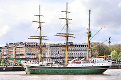 Le 3 mâts Allemand Alexander Von Humbolt 2 devant les quais de Bordeaux | Photo Bernard Tocheport