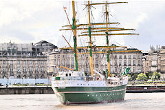 Manoeuvres du 3 mâts Alexander Von Humbolt 2 sur la Garonne à Bordeaux | Photo Bernard Tocheport