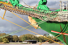 Proue de l'Alexander Von Humbolt 2 et rive droite à Bordeaux | Photo Bernard Tocheport