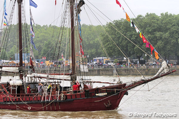 Atyla Goélette à hunier naviguant sur la Garonne à Bordeaux | Photo Bernard Tocheport
