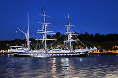 Trois mâts Belem arrivant de nuit à Bordeaux | Photo Bernard Tocheport