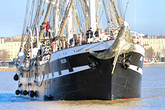 Belem 3 mâts barque naviguant sur la Garonne à Bordeaux | Photo Bernard Tocheport