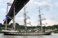 Juin 2017 le 3 mâts Belem sous le pont d'Aquitaine à Bordeaux | Photo Bernard Tocheport