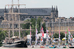 Mai 2015 le Belem et les voiliers de la Solitaire du Figaro à Bordeaux | Photo Bernard Tocheport