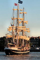 Juin 2016 le Belem naviguant sur la Garonne à Bordeaux | Photo Bernard Tocheport