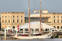 Etoile goélette Marine Nationale rive droite à Bordeaux en 2005 | Photo Bernard Tocheport