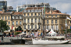 Biche Cotre aurique Bordeaux dans le port de la lune | Photo Bernard Tocheport