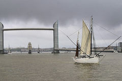 Biche Cotre aurique après son passage du pont Chaban Delmas  à Bordeaux | Photo Bernard Tocheport