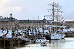 Fête du fleuve 2007 et Cuauhtemoc 3 mâts barque du Mexique à Bordeaux | Photo Bernard Tocheport