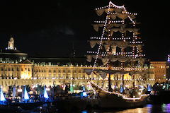 Cuauhtemoc et façades de la bourse à Bordeaux fête du fleuve 2007  | Photo Bernard Tocheport